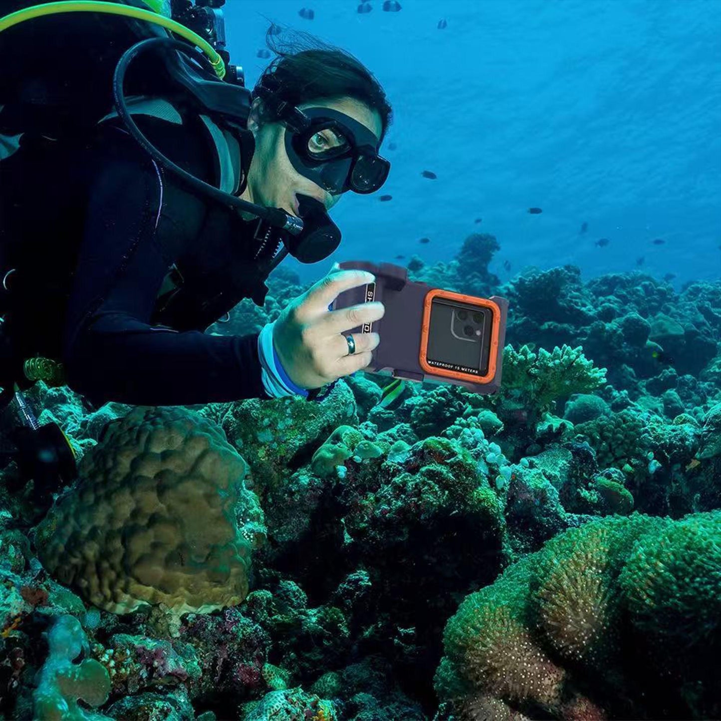 Ultramarine Technology 15m Waterproof Professional Diving Phone Case with Bluetooth Controller