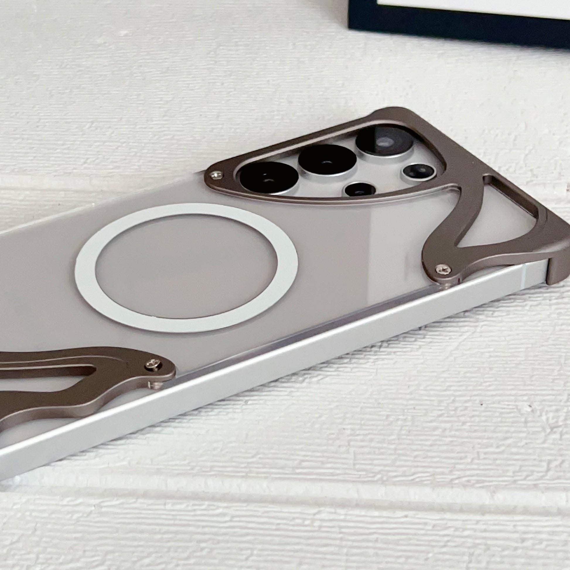 dolphin-aluminum-crystal-magsafe-iphone-samsung-phone-cases_20