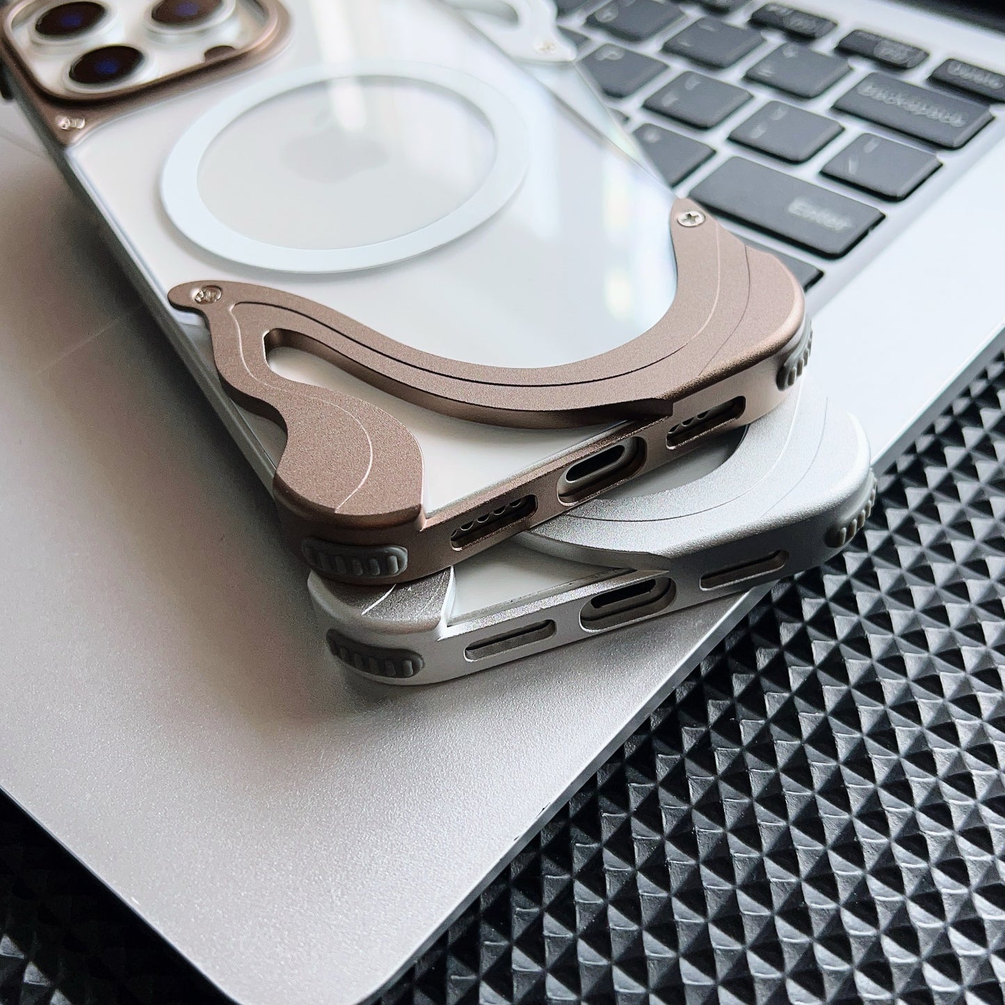 dolphin-aluminum-crystal-magsafe-iphone-samsung-phone-cases_8