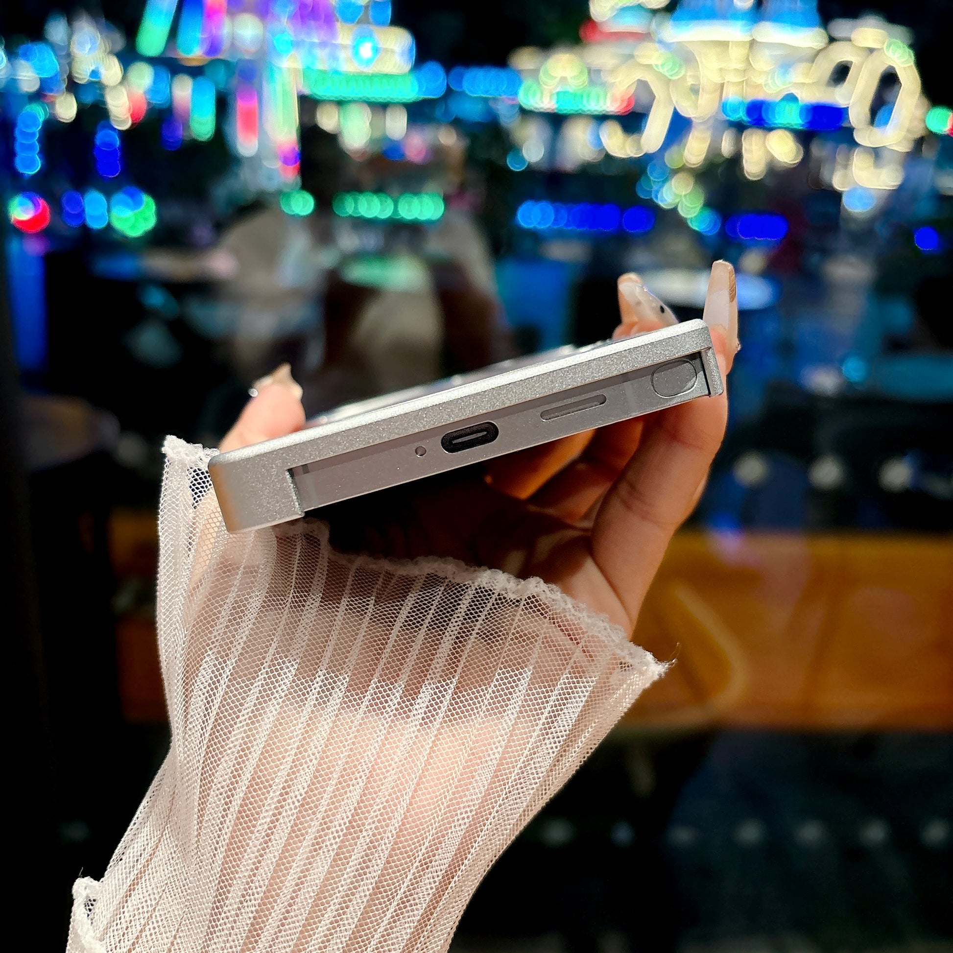 dolphin-sunset-magsafe-aluminum-iphone-samsung-phone-cases_15