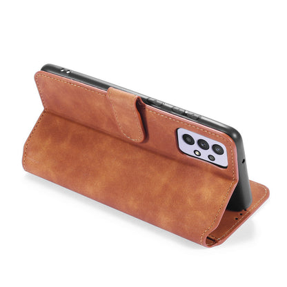 Retro Leather Edge Galaxy A32 Case with Hand Strap