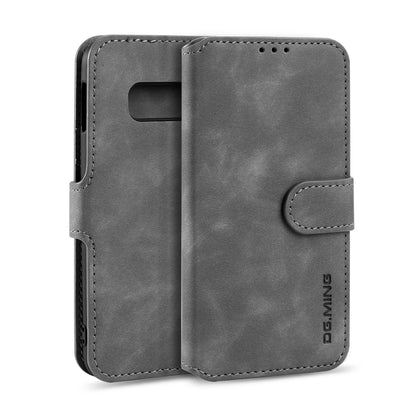 Retro Leather Edge Galaxy S10e Case with Hand Strap