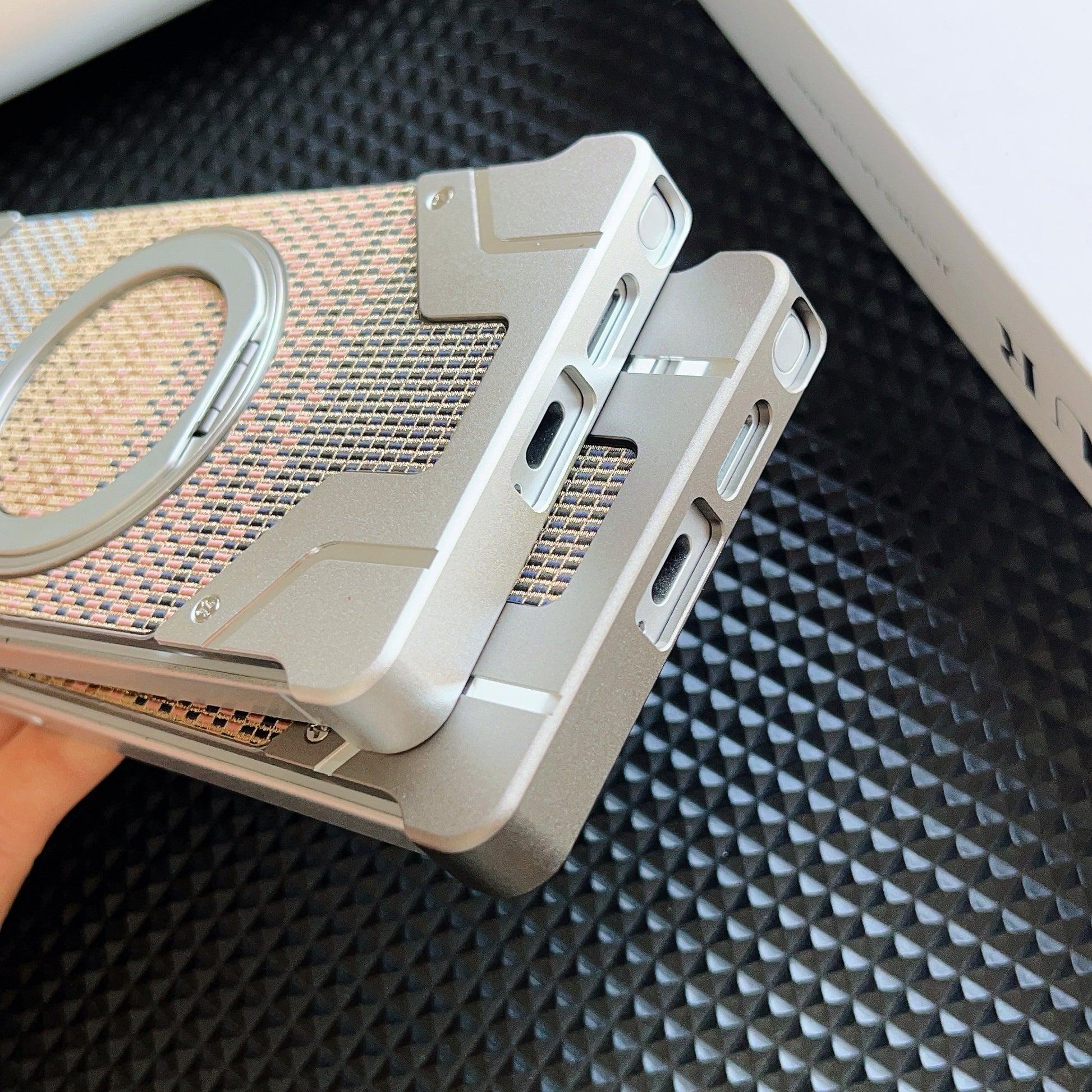 heavy-duty-protection-silk-aluminum-iphone-samsung-phone-cases_23