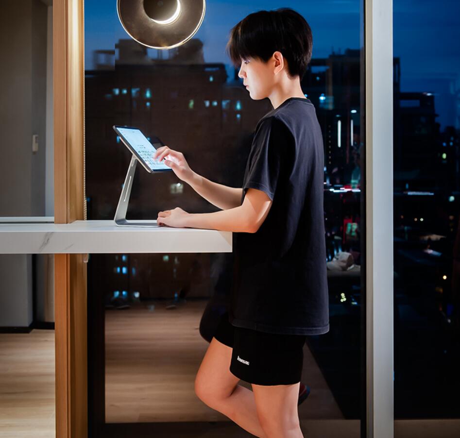 ipad-hollow-floating-magnetic-aluminum-tablet-stand-desk_11