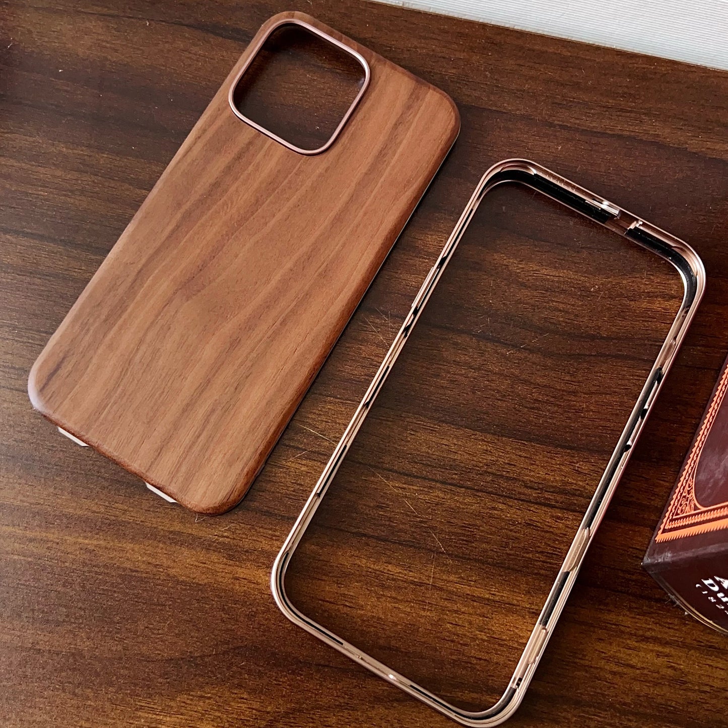 lock-walnut-aluminum-bumper-iphone-samsung-phone-cases_1