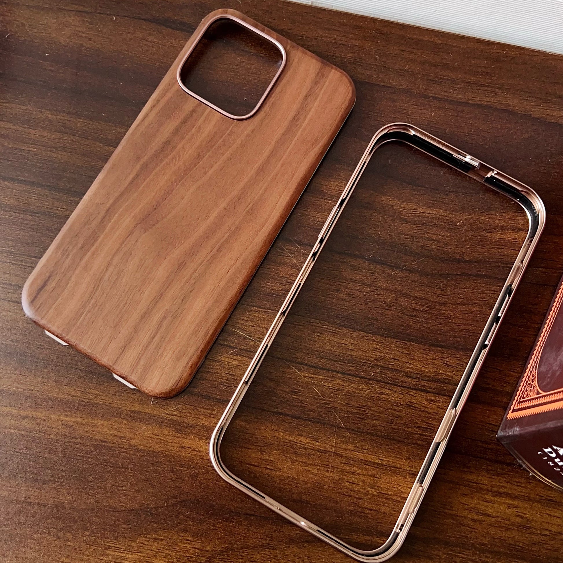 lock-walnut-aluminum-bumper-iphone-samsung-phone-cases_1