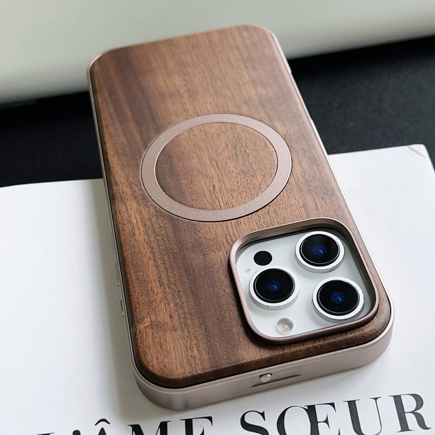 lock-walnut-aluminum-magsafe-iphone-samsung-phone-cases_1