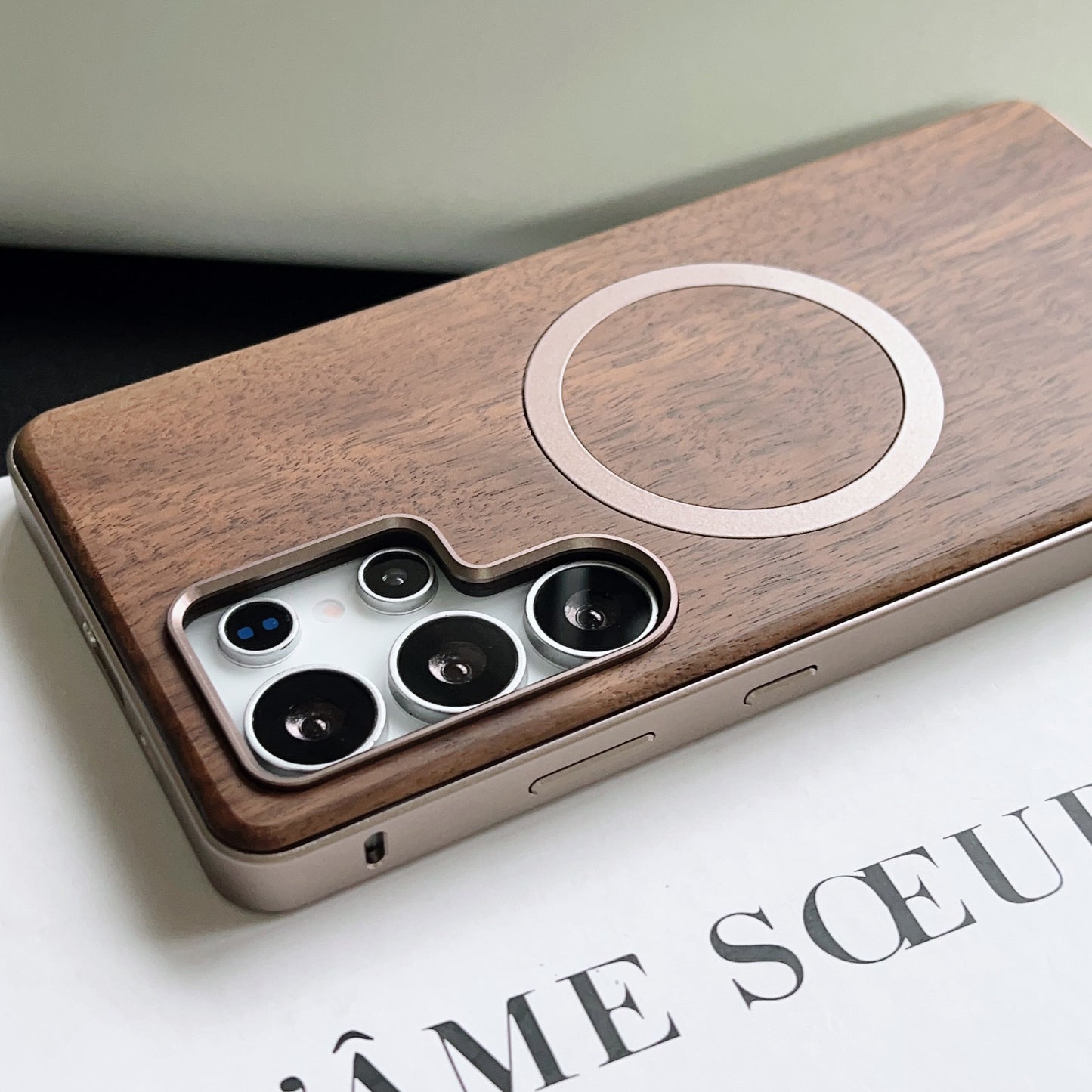 lock-walnut-aluminum-magsafe-iphone-samsung-phone-cases_13