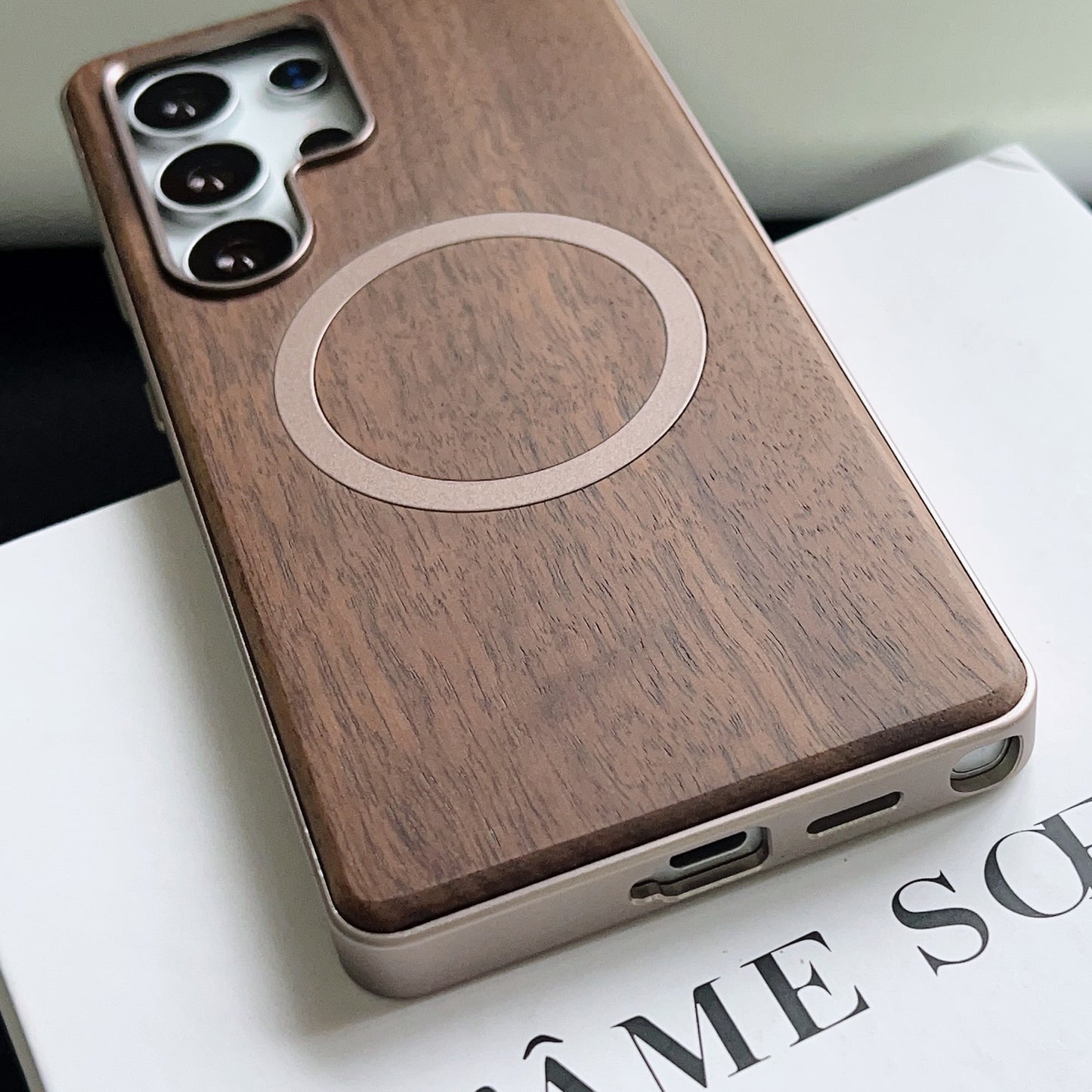 lock-walnut-aluminum-magsafe-iphone-samsung-phone-cases_14