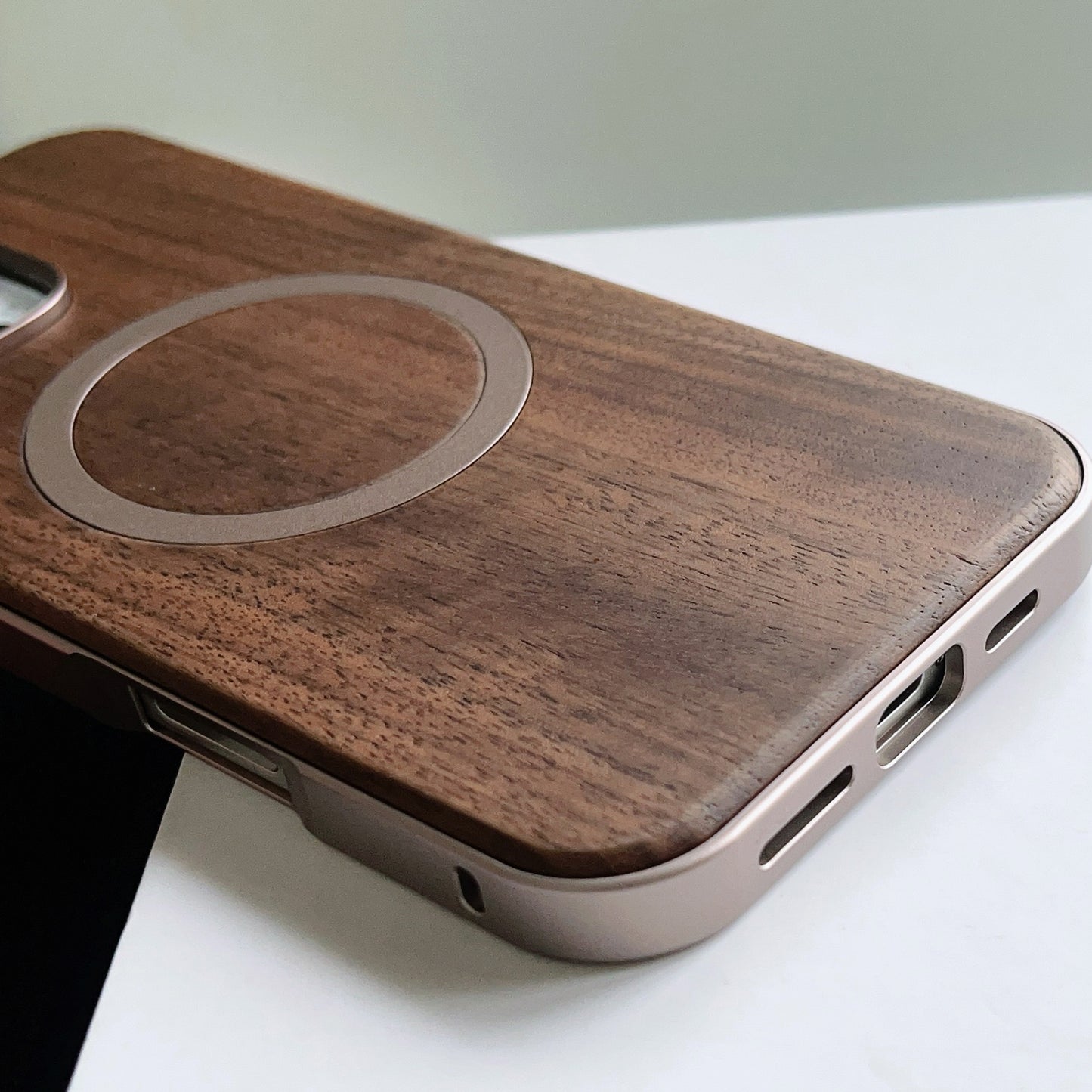 lock-walnut-aluminum-magsafe-iphone-samsung-phone-cases_3