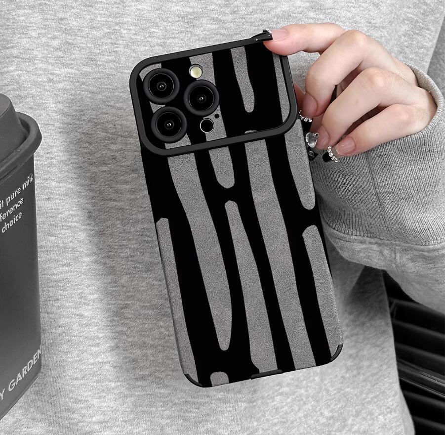 sheepskin-black-stripe-painting-iphone-case-creative_3
