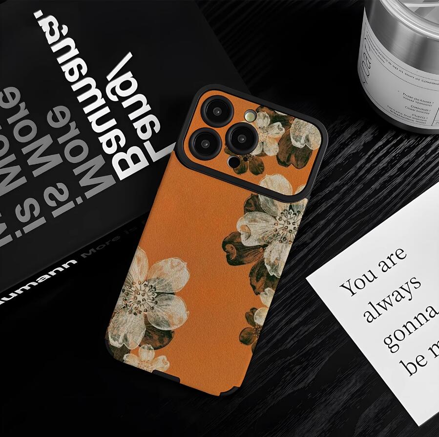 sheepskin-camellia-painting-iphone-case-creative_3