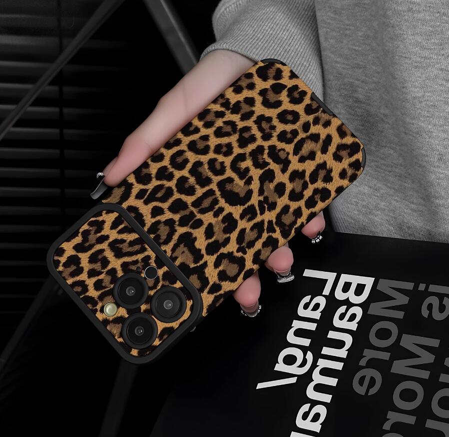 sheepskin-natural-romance-leopard-pattern-iphone-case-trendy_4