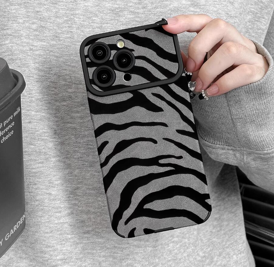 sheepskin-quagga-zebra-pattern-iphone-case-trendy_3