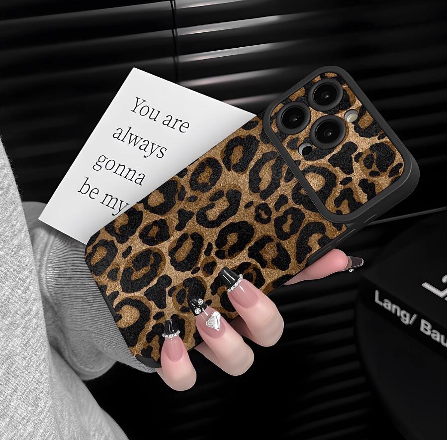 sheepskin-sexiness-freedom-leopard-pattern-iphone-case-trendy_1