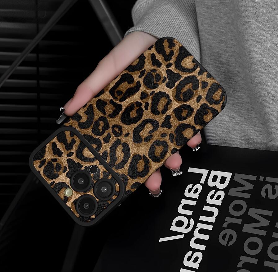 sheepskin-sexiness-freedom-leopard-pattern-iphone-case-trendy_4