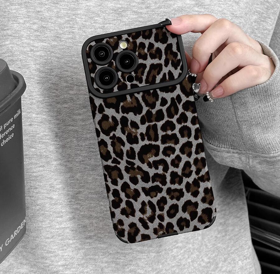 sheepskin-strength-courage-leopard-painting-iphone-case-trendy_3