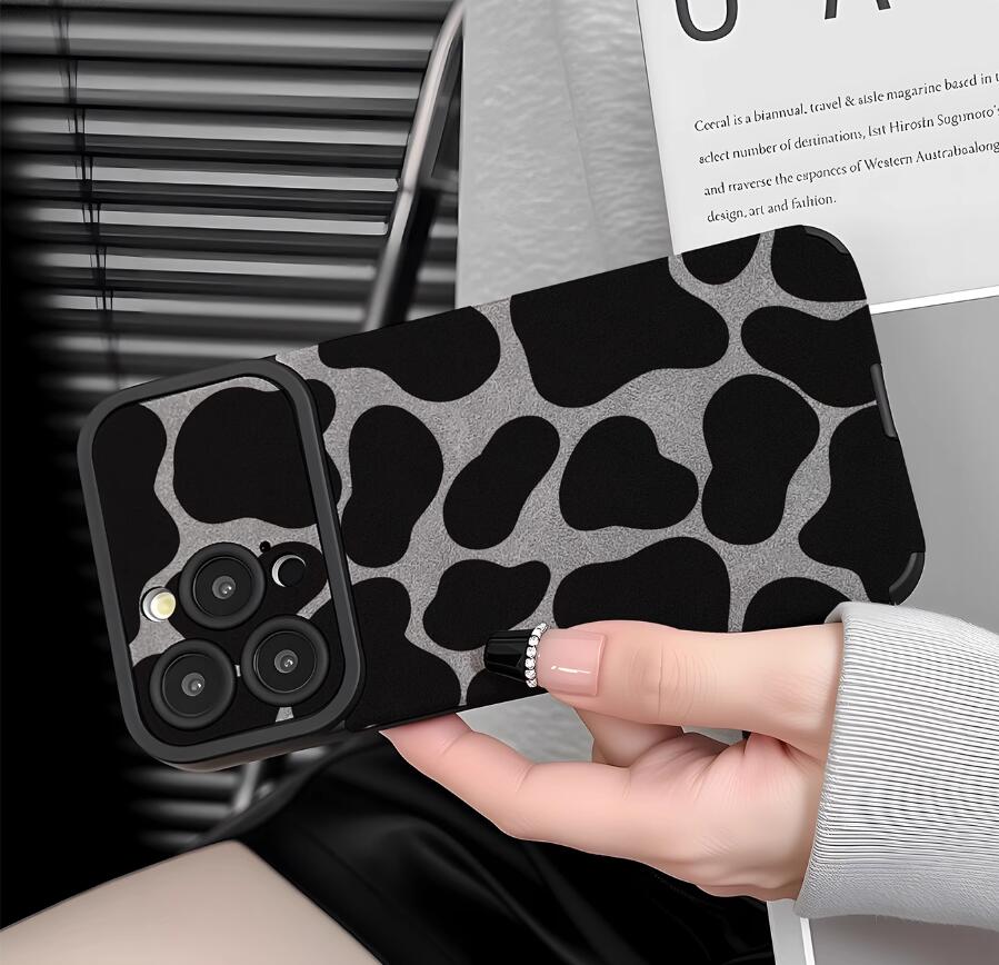 sheepskin-warm-dairy-cow-pattern-iphone-case-trendy_4